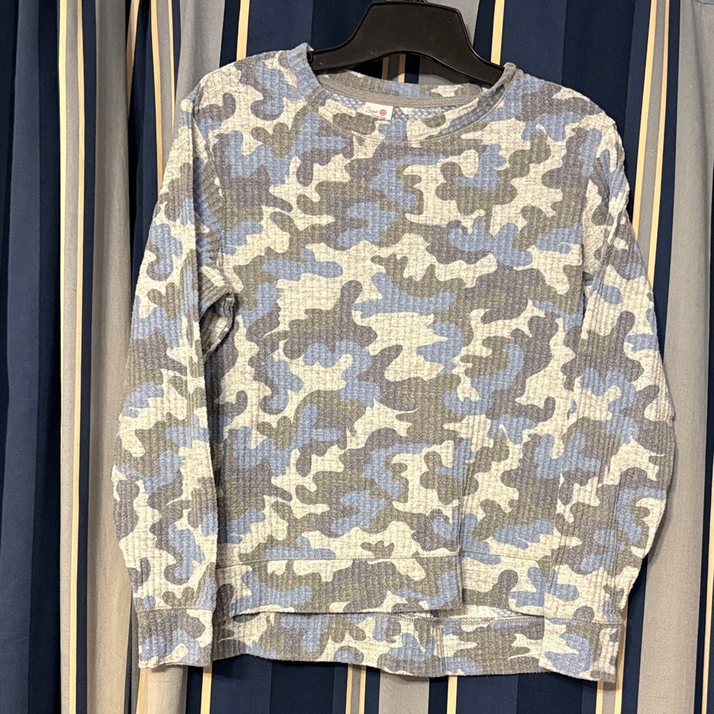 Secret Treasures long-sleeved camo tee; size XS (0-2)